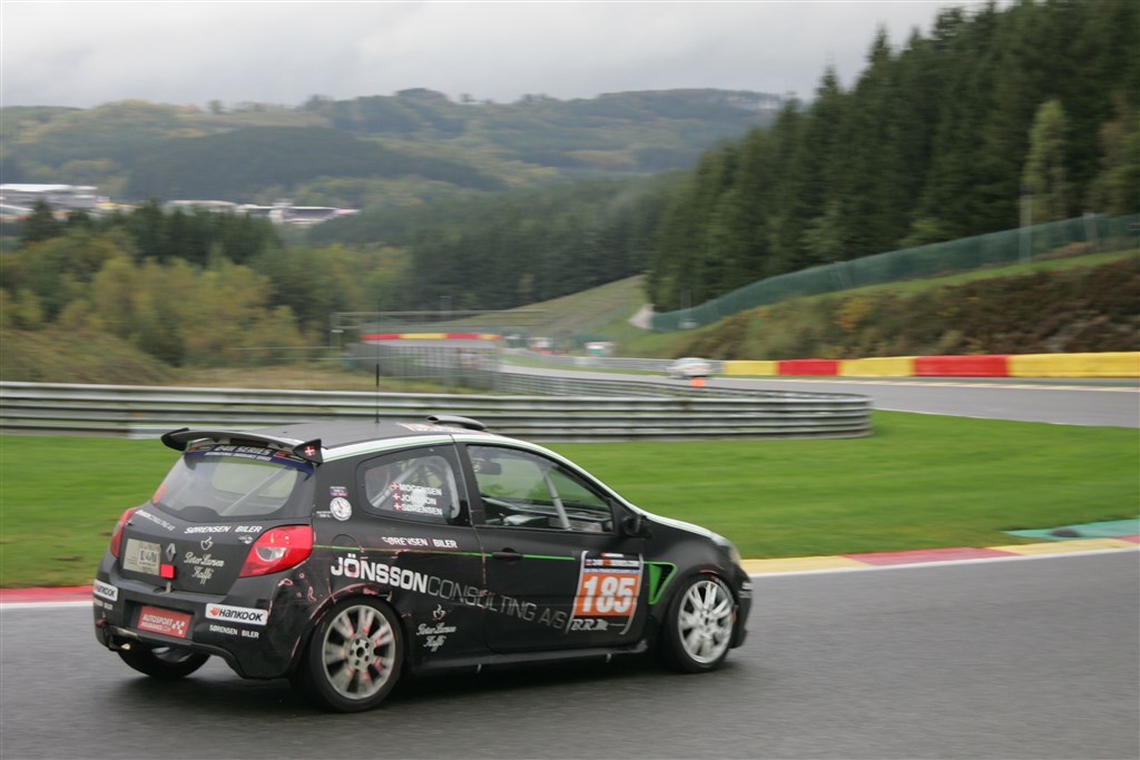Søren Jønsson, Lars Mogensen og Henrik Sørensen, Renault Clio #185
(Foto: Henning Smed)
